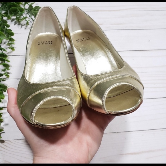 Stuart Weitzman Gold Heels - Picture 5 of 7